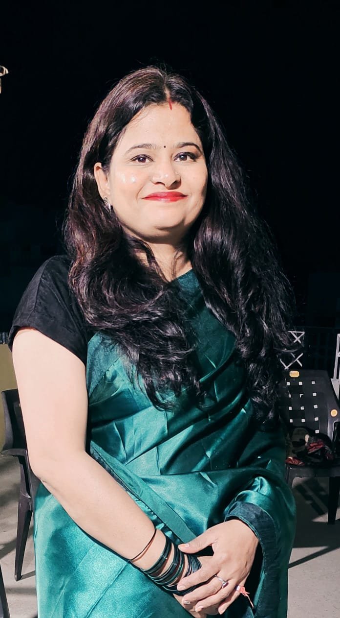 Ma'am Vinisha Jain, chemistry faculty at V&V Classes